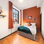 Stylish 3 Bed Birmingham Apartment