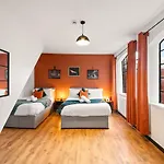 Stylish 3 Bed Birmingham Apartment